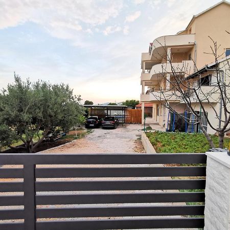 A4 Apartmani Kevic Kaštela エクステリア 写真