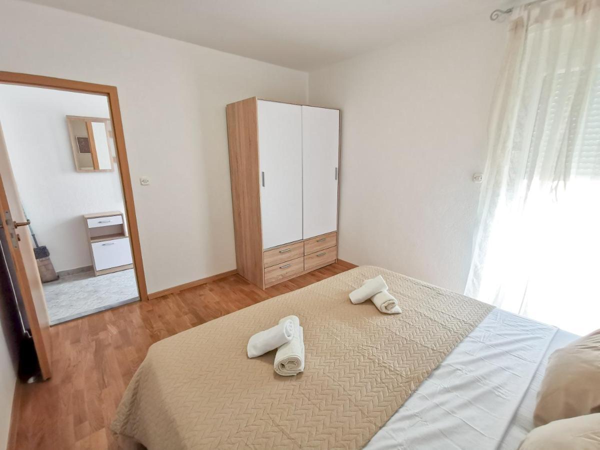 A4 Apartmani Kevic Kaštela エクステリア 写真