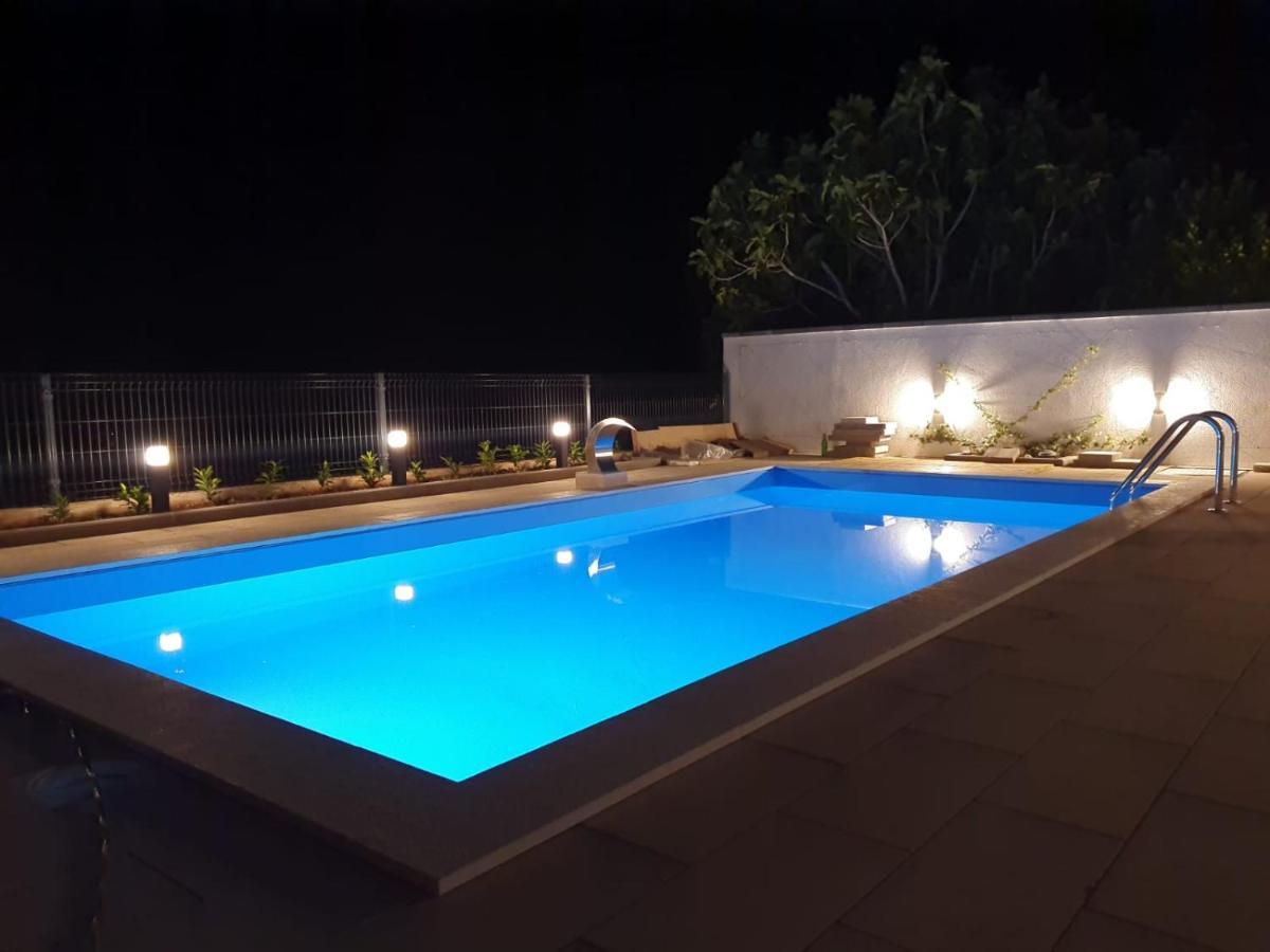 A4 Apartmani Kevic Kaštela エクステリア 写真