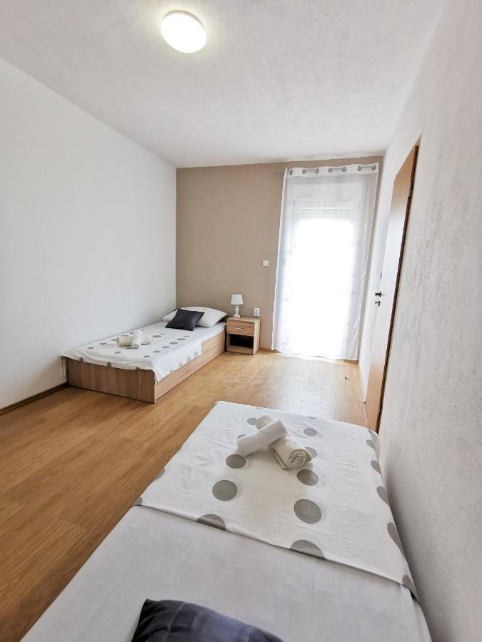 A4 Apartmani Kevic Kaštela エクステリア 写真